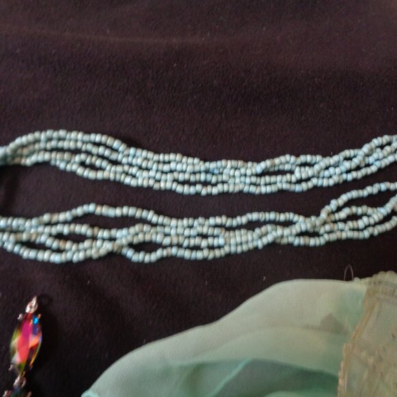 TIFFENY BLUE BOX BLUE MULTI BEAD BROKEN BLINGS WINGS EARING OLD GOBLET RHINE LOT - Picture 2 of 9